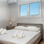 Rene Luxury Apartment